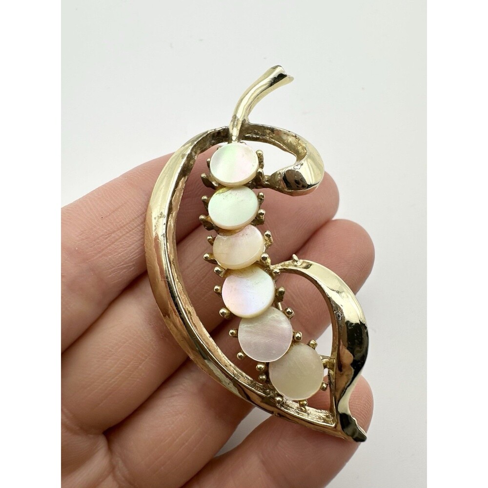 Vintage Mother Of Pearl Leaf Brooch Pin Gold Tone